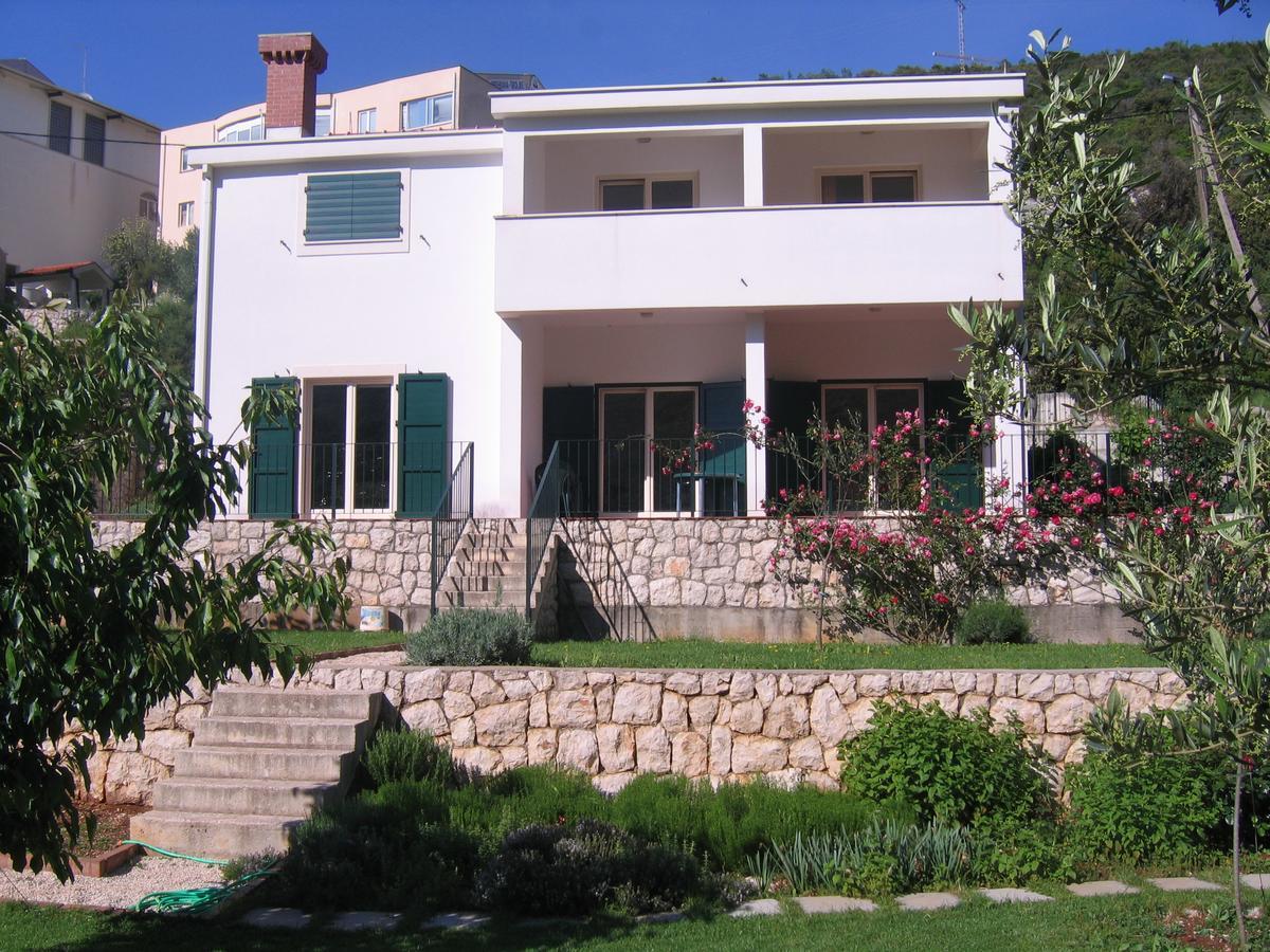 Tia Neum
