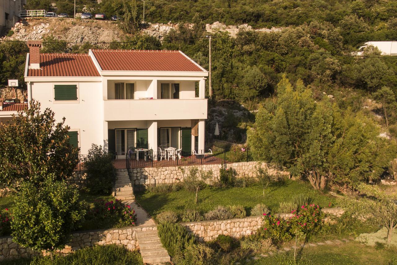 Tia Neum